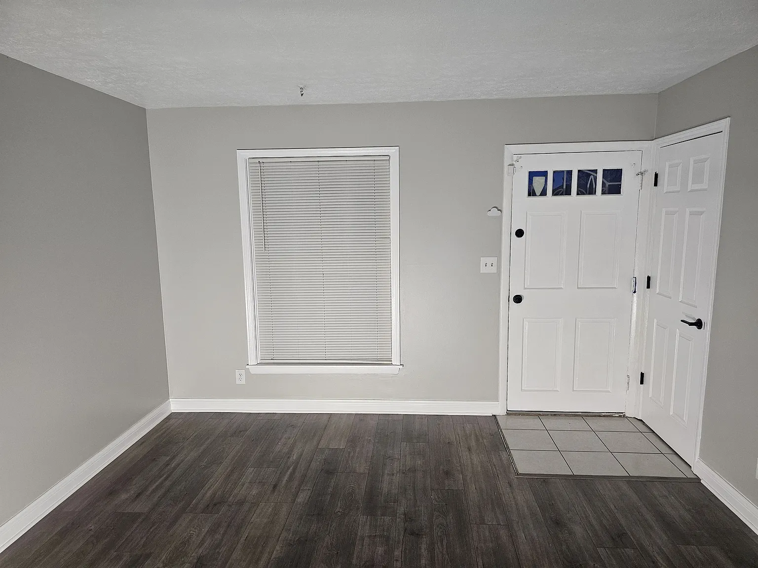 3 bed, 900 sqft, $1,550 — Photo 3