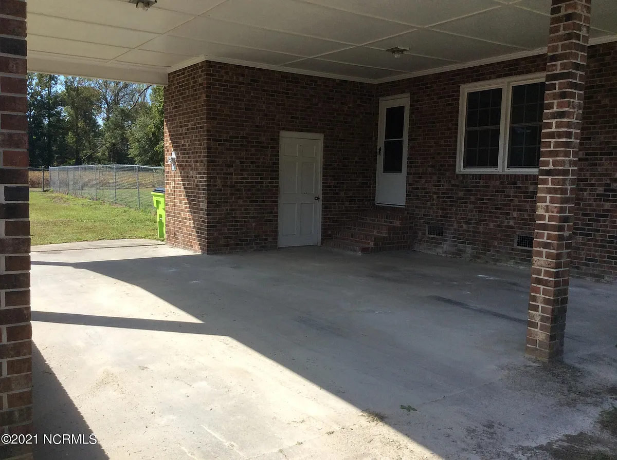 Building Photo - 6045 US Highway 17 N