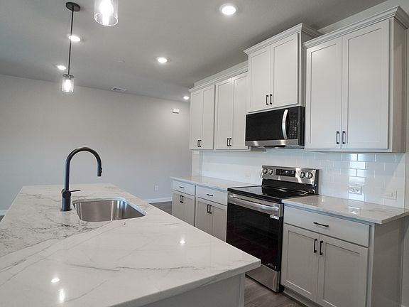 2nd image of 1606 Governors Blvd