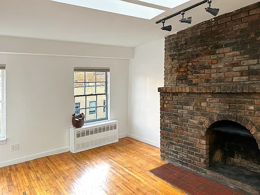 Rented by Buchbinder & Warren | media 10