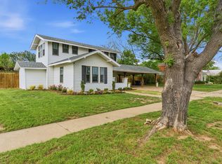 909 3rd St, Graham, TX 76450