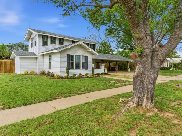 909 3rd St, Graham, TX 76450