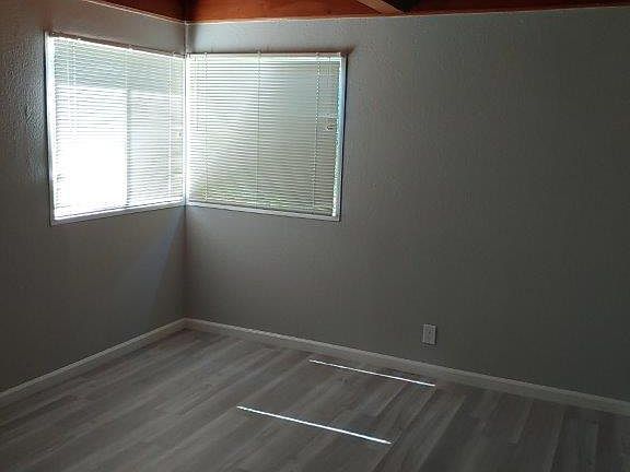 4th image of 583 Manzanita Ave