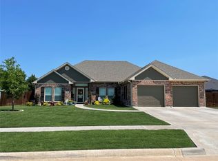 310 3rd St, Lindsay, TX 76250