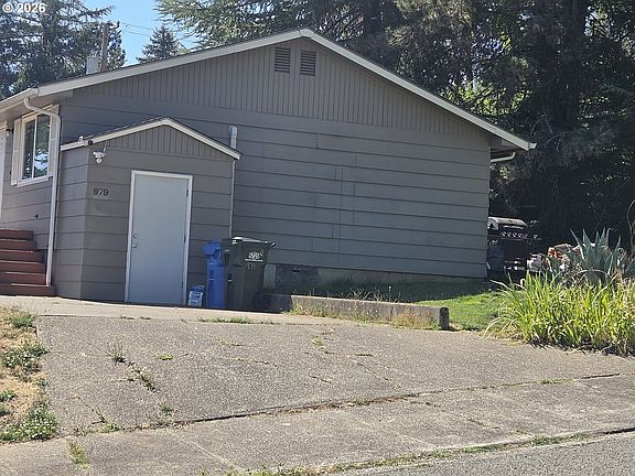 5th image of 977 E 4th Ave
