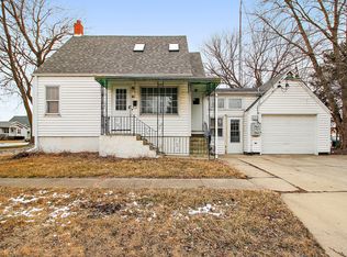 196 S Douglas Ave, Bradley, IL 60915