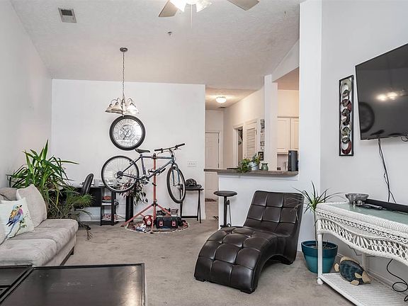 5th image of 752 Algonquin Dr #5F