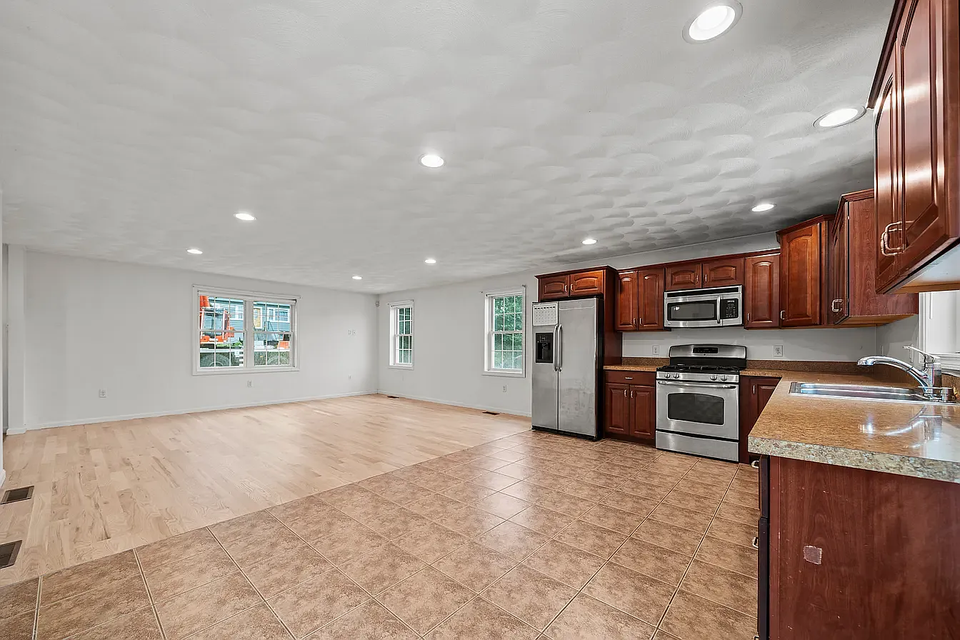 6 Fairlawn Ave — Photo 3