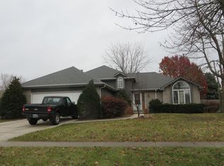 302 Westwood Dr, Shorewood, IL