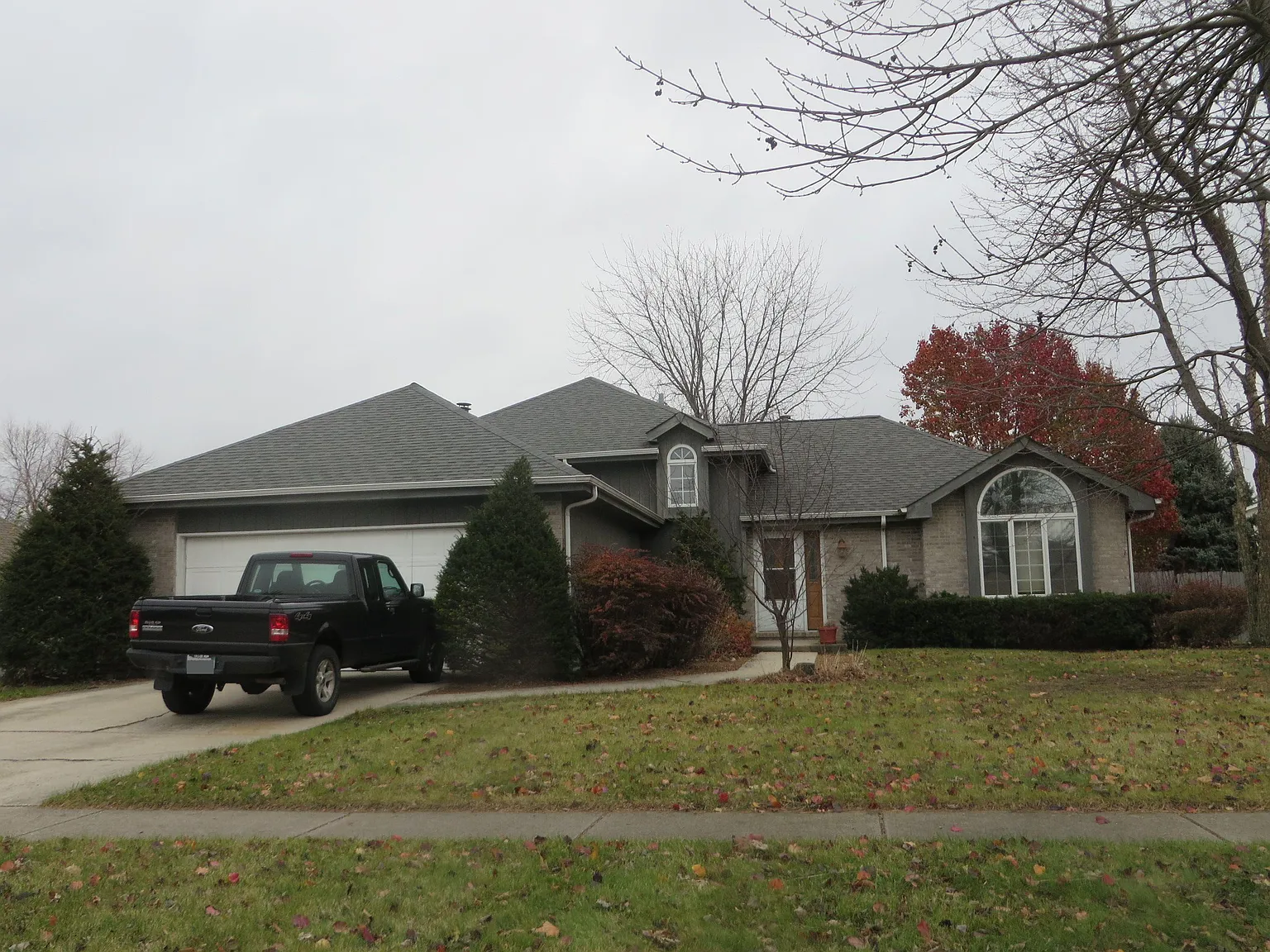 302 Westwood Dr photo 1