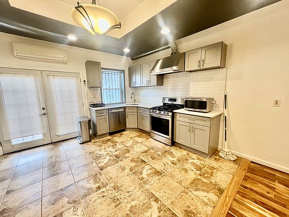 4th image of 63 Utica Ave #Townhouse