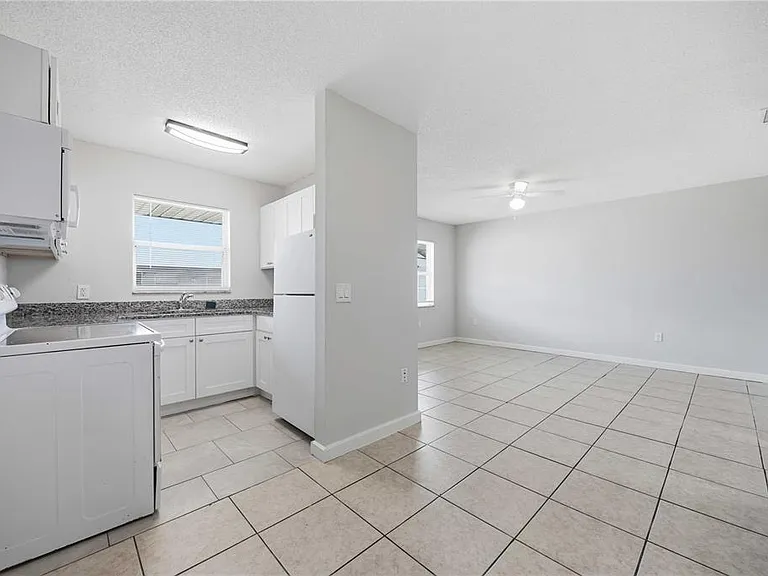 1118 Melody Ln — Photo 6