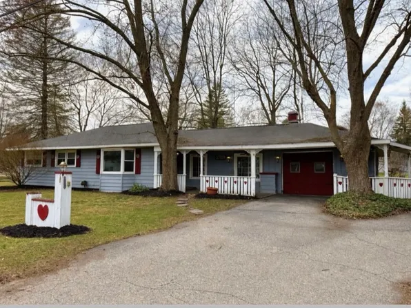 1260 Gilbert St, Flint, MI 48532