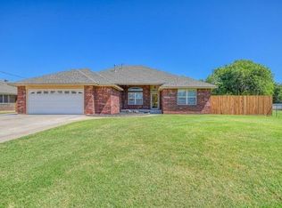 525 Cass Ave, Moore, OK 73160
