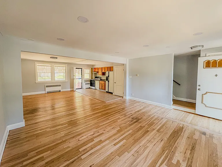 1031 E Lake Ave — Photo 4