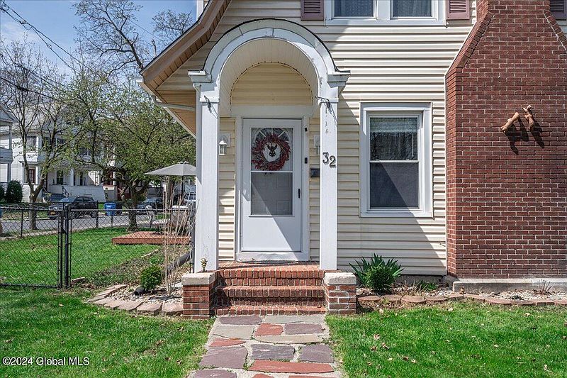 3rd image of 32 Ryckman Avenue