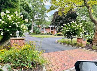 6 Westwood Dr, Huntington, NY 11743