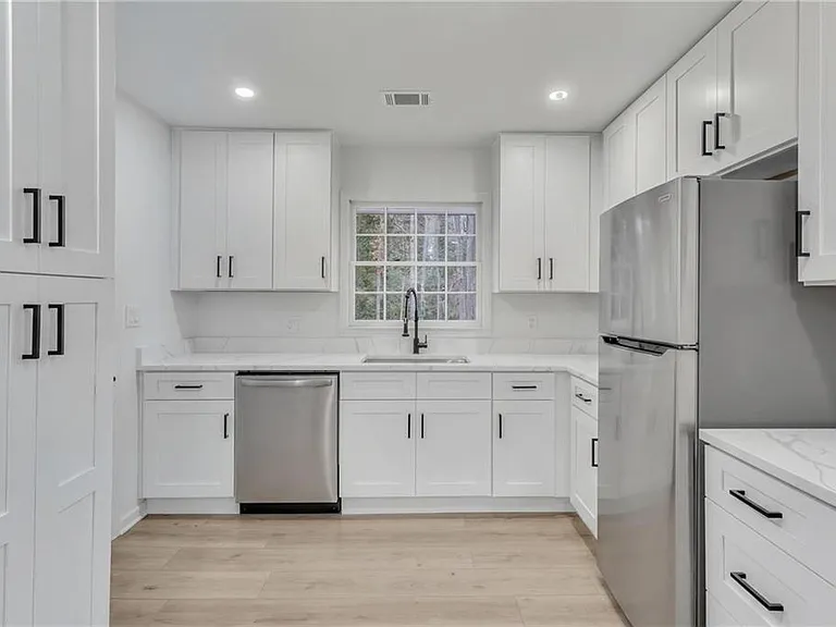 3296 Columbia Woods Dr — Photo 8