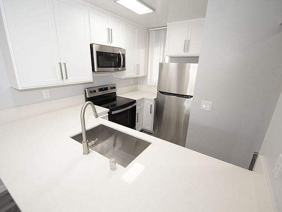4th image of 1137 6th St #302