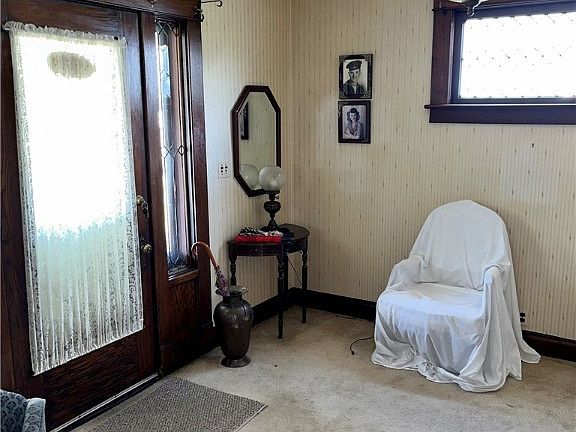 2nd image of 207 E Kline St
