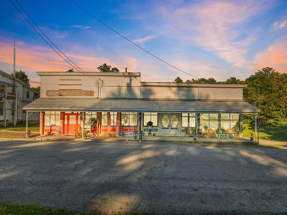 1st image of 391 Main St