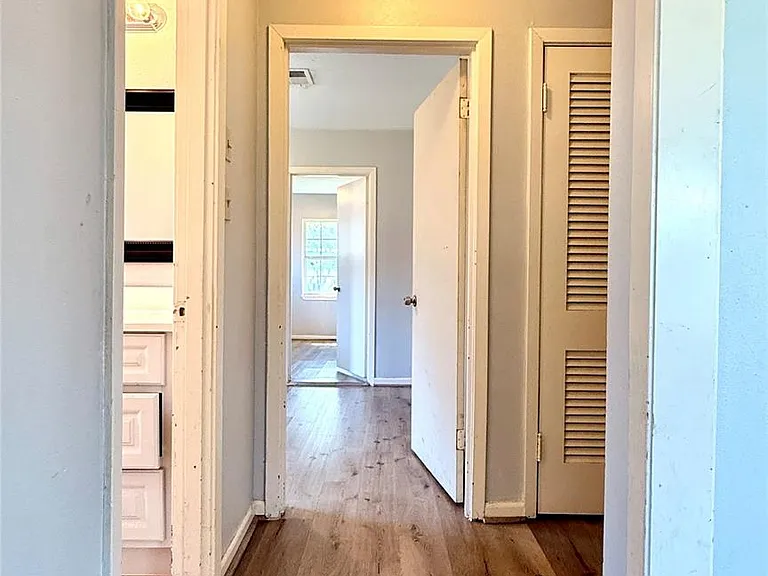 10502 Ambursen St — Photo 11