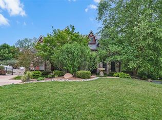 1048 S McKnight Rd, Saint Louis, MO 63117