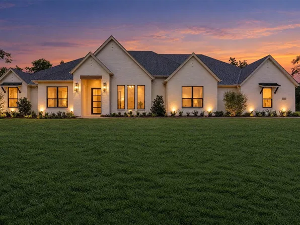 1130 E Landings N, Granbury, TX 76049