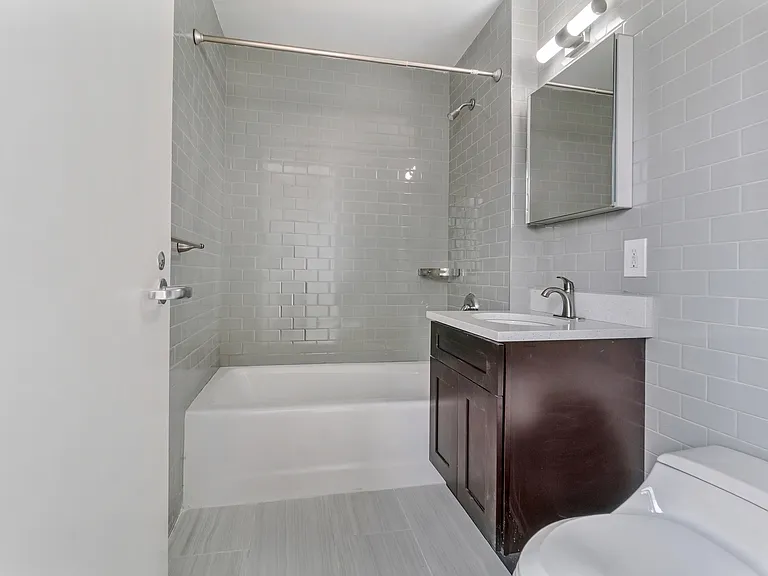 400 E 66th St #18C — Photo 10