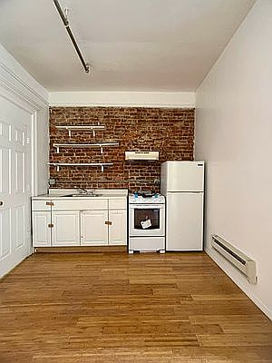 2nd image of 552 W 161st St #8
