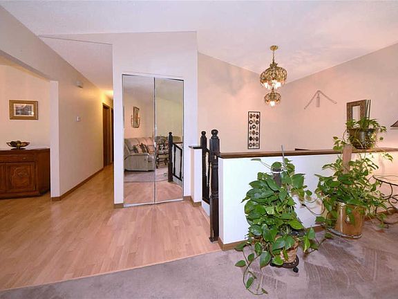 4th image of 565 Queen Ann Dr
