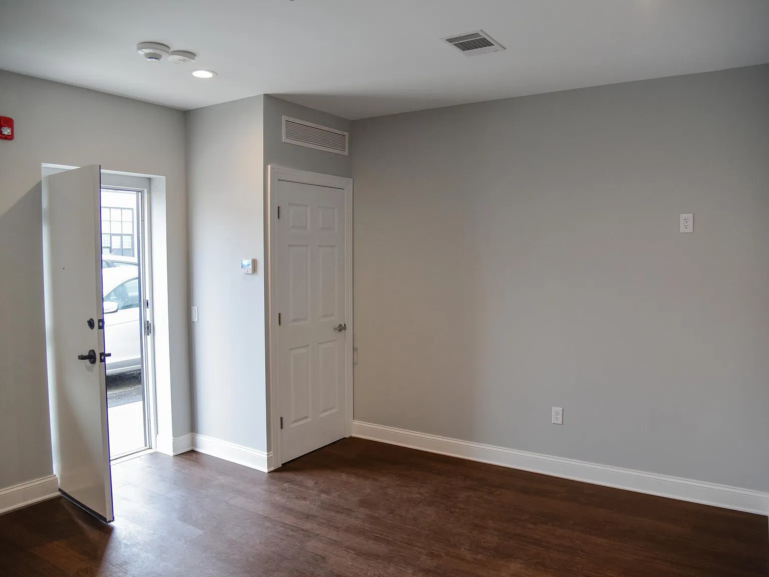 Studio, 412 sqft, $880 — Photo 4