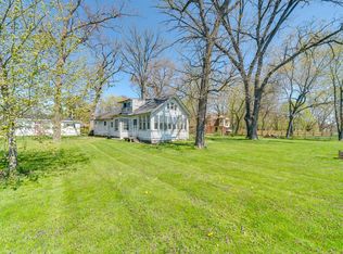 221 Wallace Dr, Cary, IL 60013