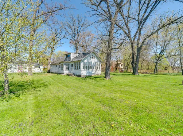 221 Wallace Dr, Cary, IL 60013