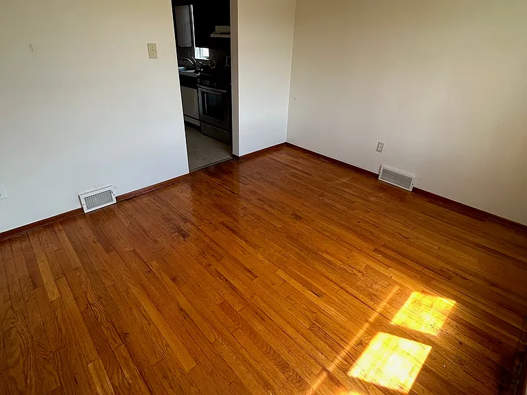 225 Alries St — Photo 12