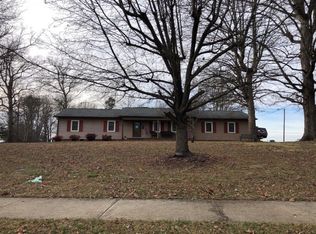 629 W Lee Ave, Yadkinville, NC 27055