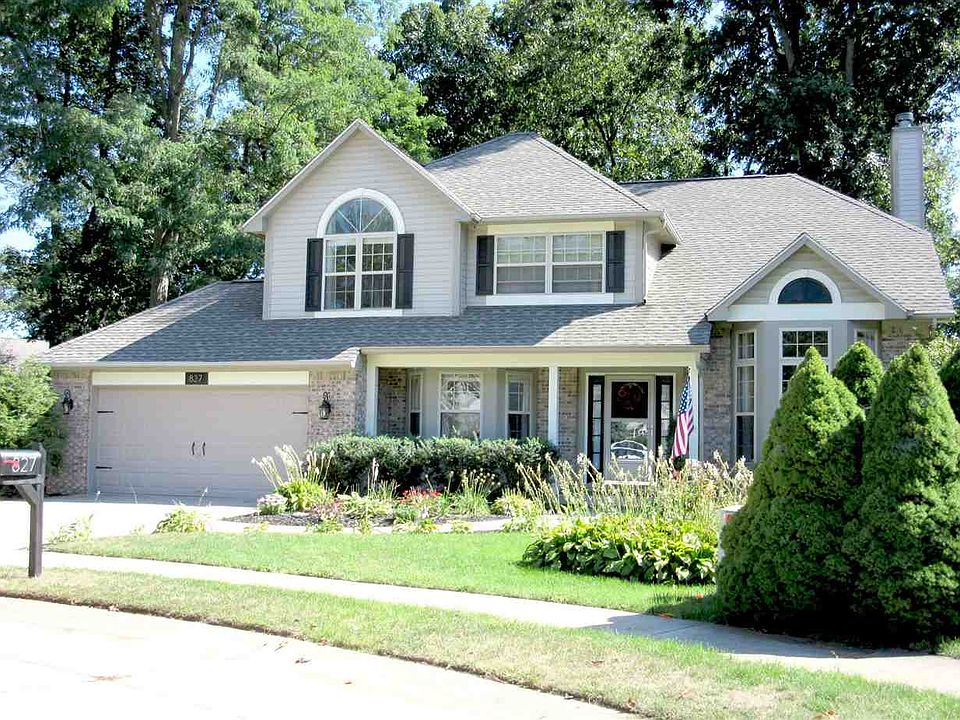 1st image of 827 Bur Oak Ct E