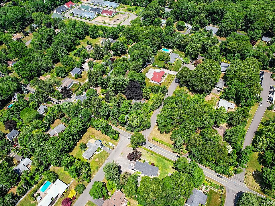 1st image of 586 New Hempstead Road