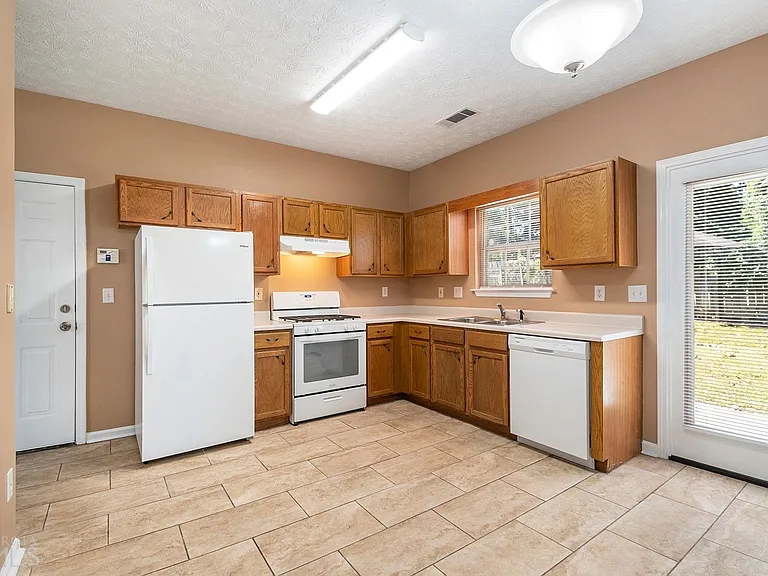 4313 Catalpa Ct — Photo 8