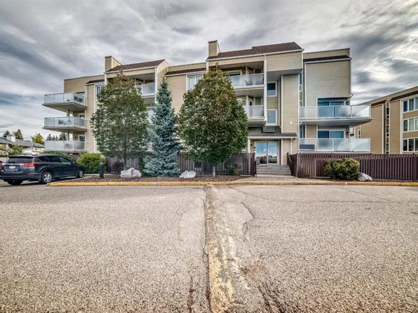 3737 E 42nd St NW #303, Calgary, AB T3A 2M8