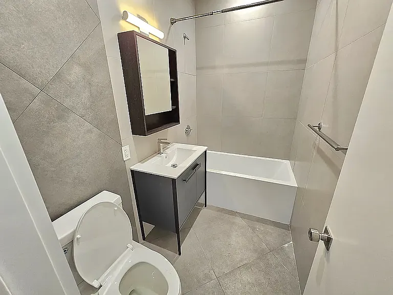 3410 Farragut Rd #4D — Photo 3
