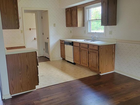5th image of 10 Windridge Ct #10