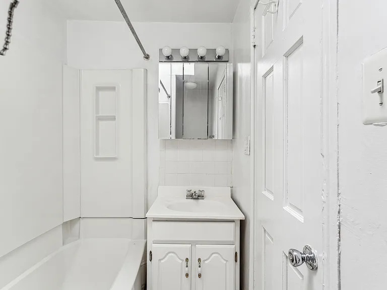 4135 Ridge Ave #15 — Photo 5