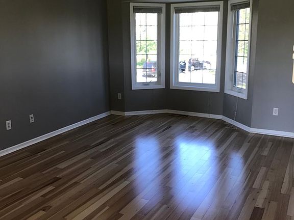 4th image of 4823 Elm Dr N Unit 2