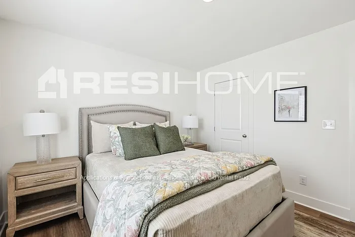 220 Frost Ln — Photo 16