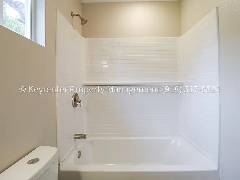 43 S Toledo Ave — Photo 28