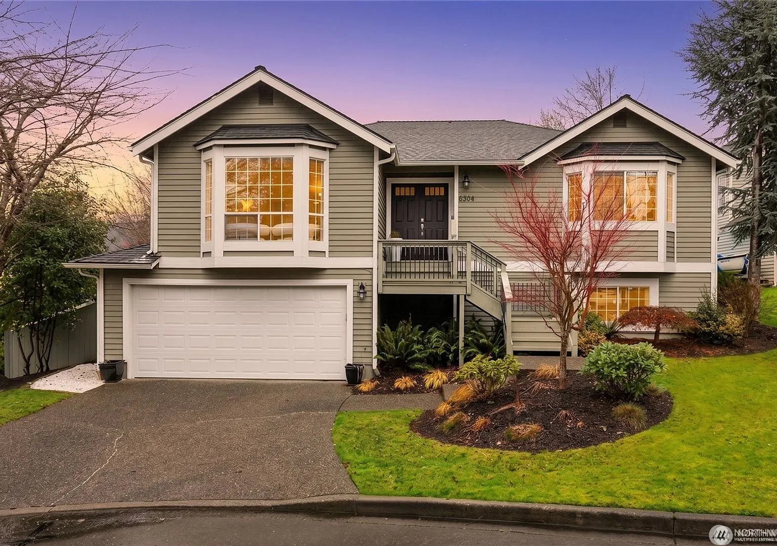 4Bd/2.5Ba Kirkland Home — Photo 1