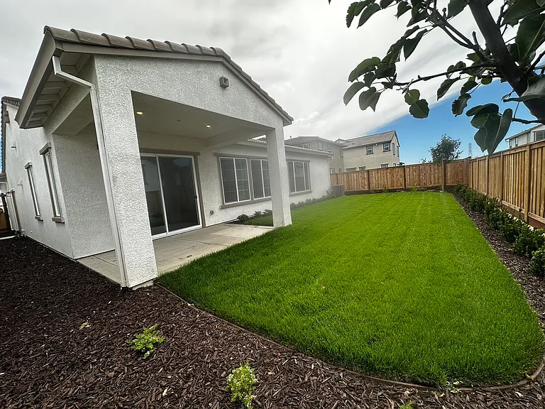 527 E Fiorino St — Photo 25