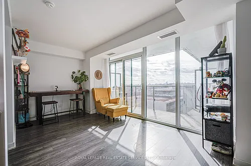 160 Flemington Rd #901 Photo 1