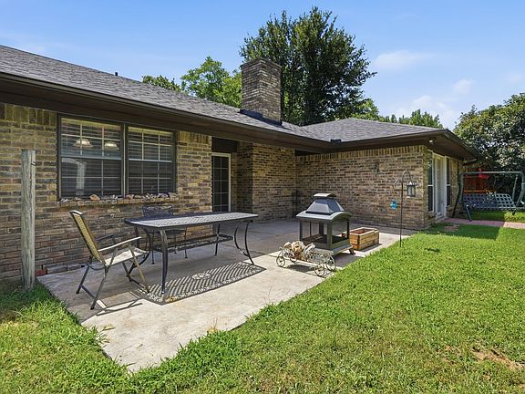 2nd image of 2202 Canyonwood Dr